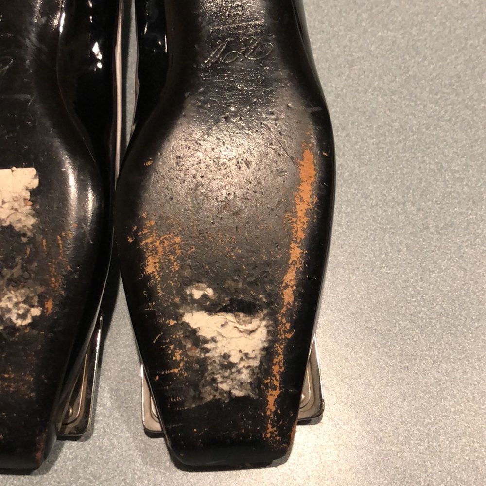Roger Vivier Patent Leather with White Trim Flats - Picture 14 of 16